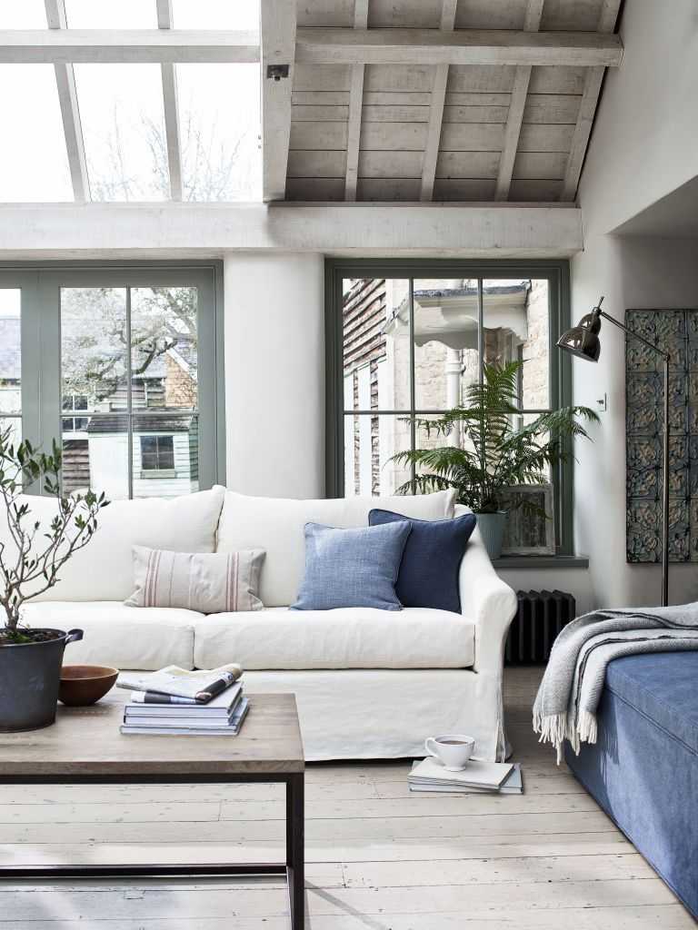 A living room with wood and navy accents and wooden floor
