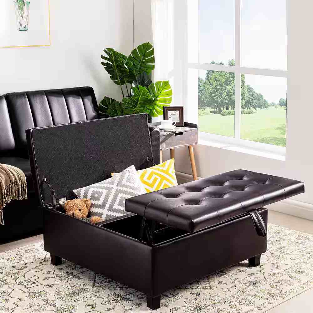 Small living room with ottomans and windows